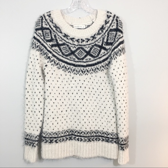 Abercrombie & Fitch Sweaters - Abercrombie & Fitch Eyelash Knit Sweater Size L